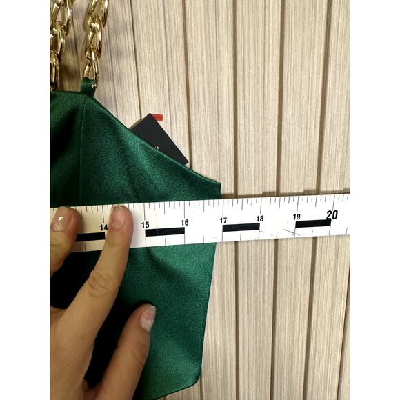 Alice + Olivia Karoline Chain Shoulder Cutout Gown In Emerald Size 10 - Picture 9 of 11